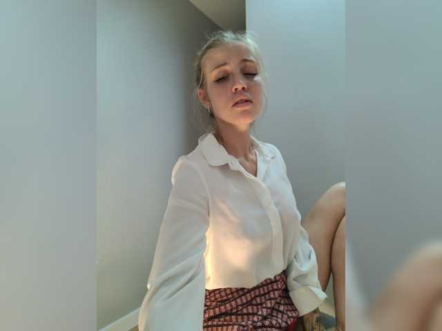 Zrzuty ekranu transmisji LEILA-ANGELL