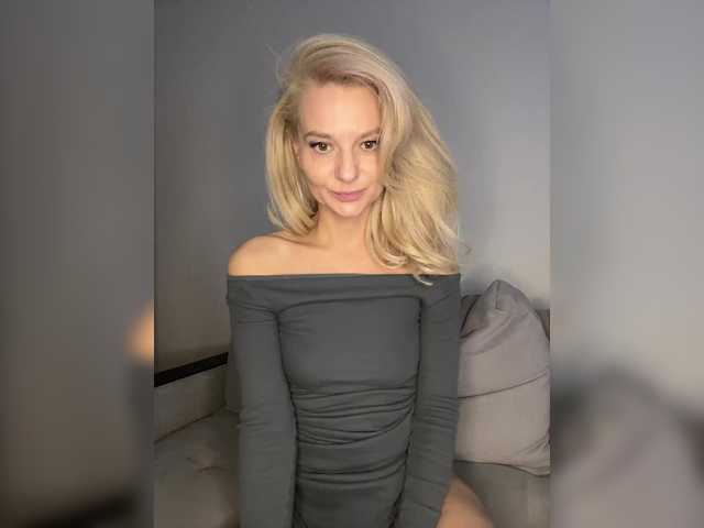 Zdjęcia -Molly- Hello, Lovense from 2 tokens. Favourite vibrations 11-22-55-101-201. Tokens only public chat)