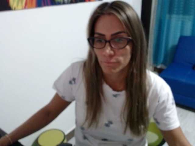 Zrzuty ekranu transmisji Abbyhotskin