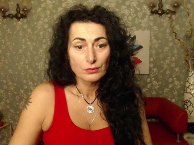 Zrzuty ekranu transmisji Abudabiz