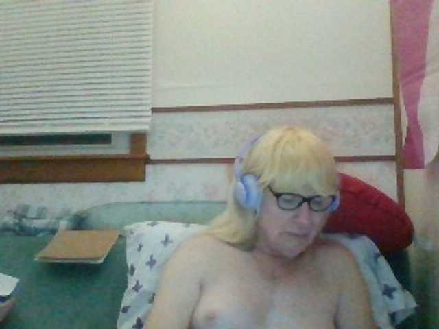 Zdjęcia acorn551 Special For 100 tokens watch me strip down to my birthday suit !!!!!TOPIC: Loven if you like my smile any tips if you like me!Show tits---50 TokensShow pussy----110 TokensShow ass--90 TokensLove my smile ---20 tokens Pussy Licker Vib --- 150