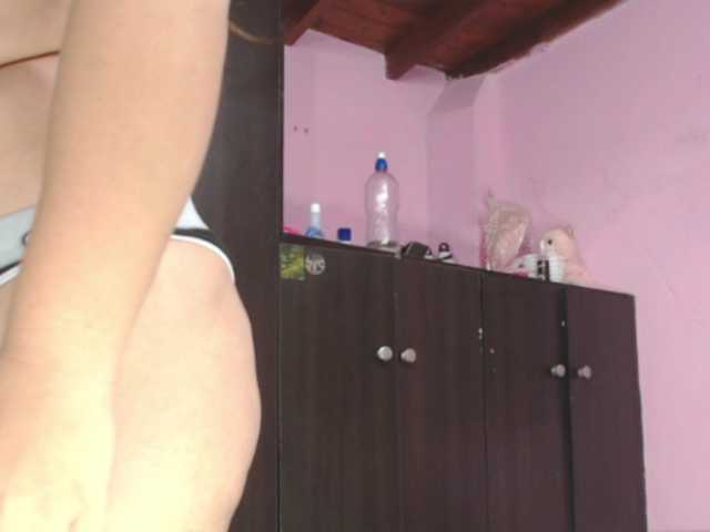 Zrzuty ekranu transmisji acutegirlxx