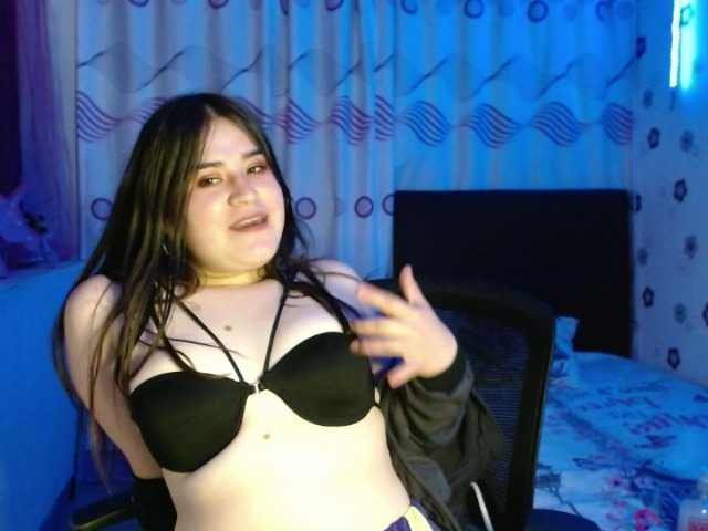 Zrzuty ekranu transmisji AdeleBlue