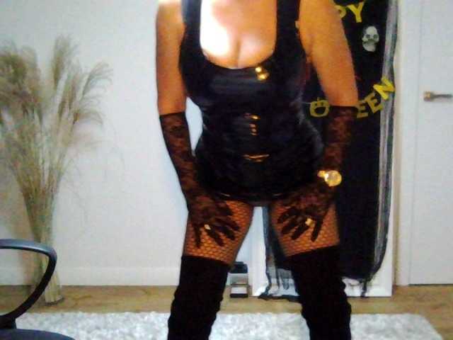 Zdjęcia AdeleMILF69 top off 200 tkns,PVT's on,lovense on, squrting show , striptease and more