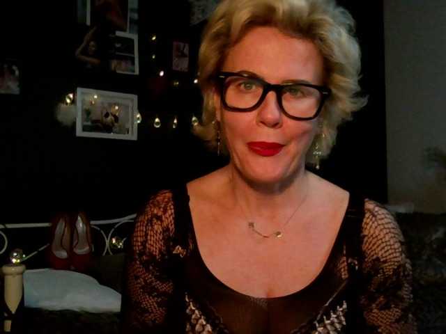 Zdjęcia AdeleMILF69 top off 200 tkns,PVT's on,lovense on, squrting show , striptease and more