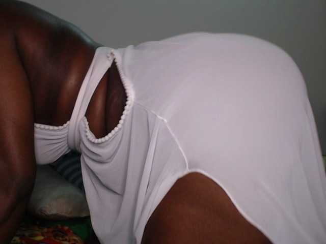 Zrzuty ekranu transmisji ADHARAX