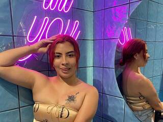 Erotyczny czat wideo Adara-Monroe