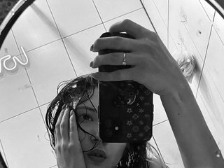 Erotyczny czat wideo Adri-curly