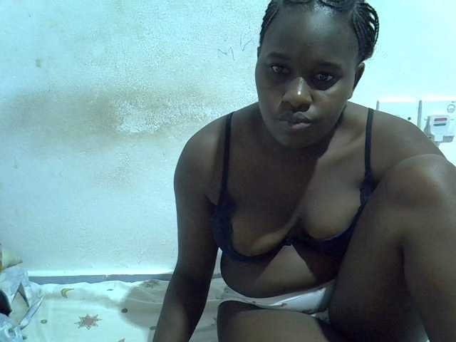 Zrzuty ekranu transmisji Africansexxy