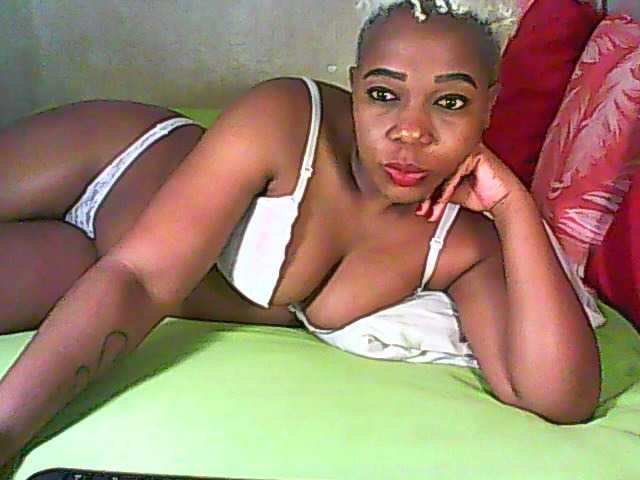 Zrzuty ekranu transmisji AfriGoddess