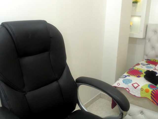 Zrzuty ekranu transmisji AgatharFox