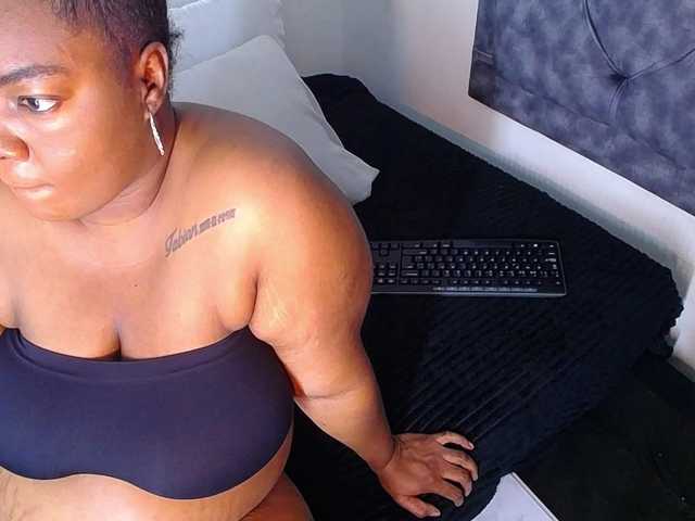 Zdjęcia aisha-ebony I am a Black Goddess and Black Goddess Supremacy is my game. Submissive males bow down to me, whip out their cock, and punish themselves @total