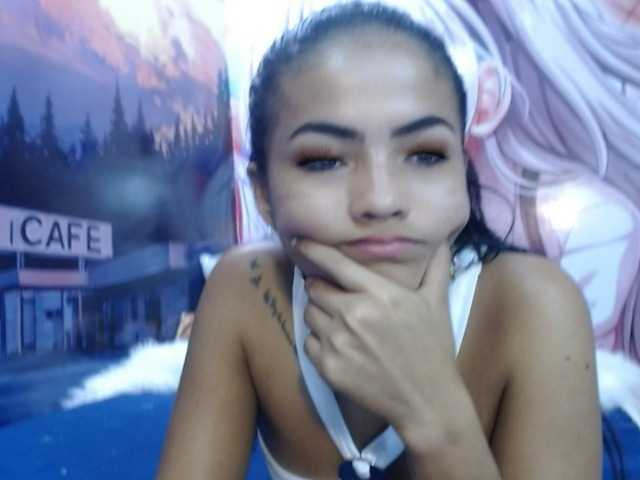 Zrzuty ekranu transmisji AlanaFonseca