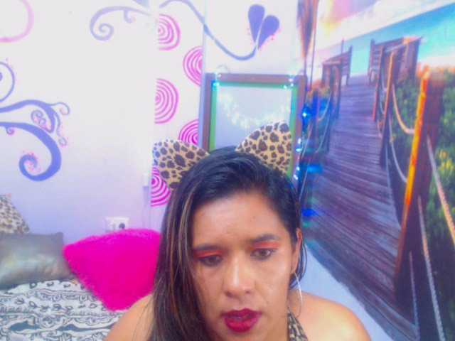 Zrzuty ekranu transmisji AlayaSmith