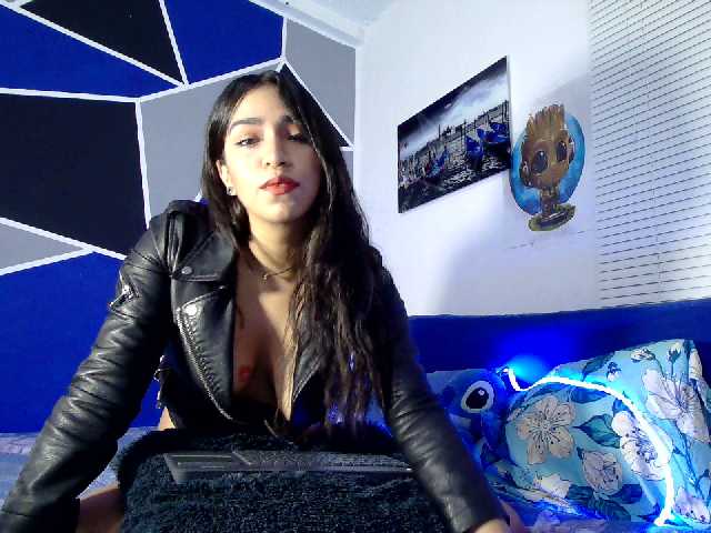 Zdjęcia AlexaHottie #​latina #​cumshow #​squirt ​LatinaHot Girl Want to play whit Dildo