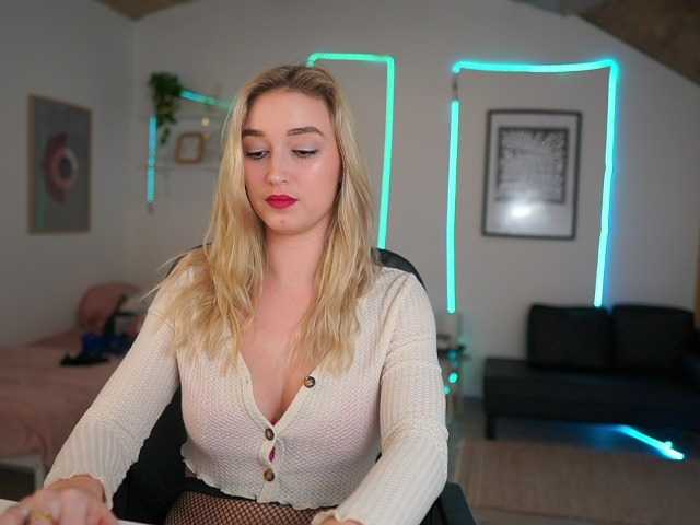 Zdjęcia AlexisTexas18 Hi! I am Alexis 19 yrs old teen, with perfect ass, nice tits and very hot sexy dance moves! Lets have fun with me! Water on my white T-shirt at goal!