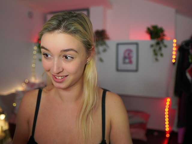 Zdjęcia AlexisTexas18 Hi! I am Alexis 19 yrs old teen, with perfect ass, nice tits and very hot sexy dance moves! Lets have fun with me! Water on my white T-shirt at goal!