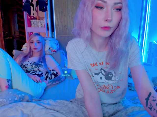 Zrzuty ekranu transmisji HornyBunnys