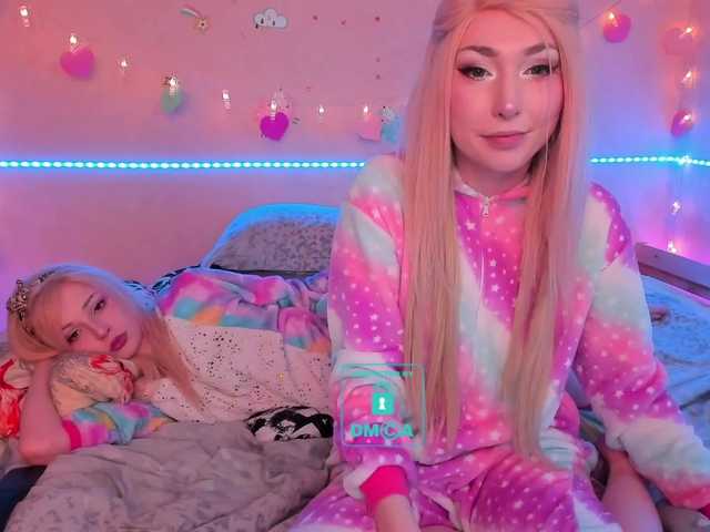 Zrzuty ekranu transmisji HornyBunnys