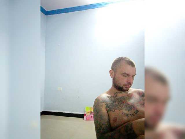 Zrzuty ekranu transmisji AliceFoxy666