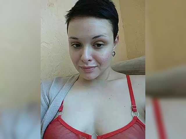 Zrzuty ekranu transmisji Katy_Manson