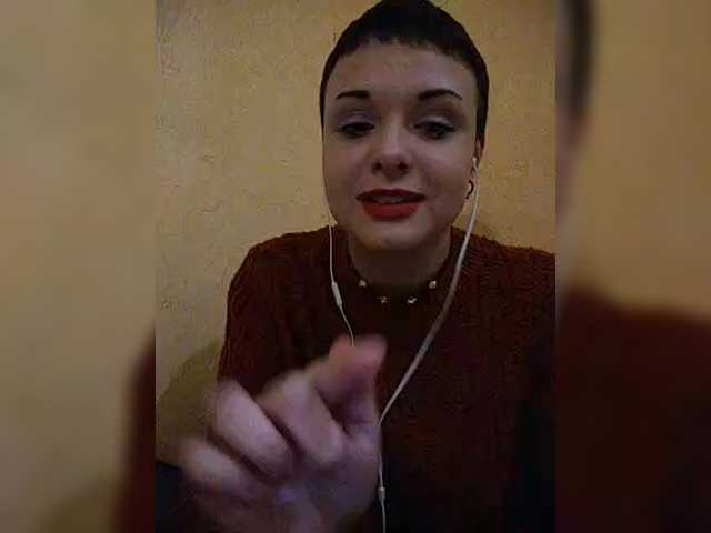 Zrzuty ekranu transmisji Katy_Manson