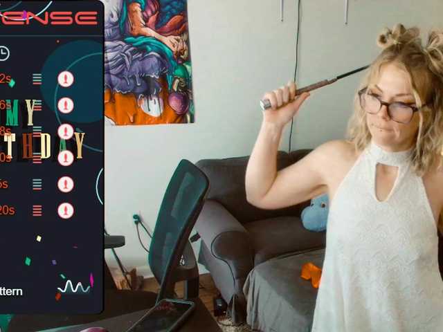 Zdjęcia Aliceliddell7 ITS MY BIRTHDAY TODAY! #lovense #squirt #bigass #young #cum#milf #blonde #small tits #young #naughty #lush #feet #smoke #glasses