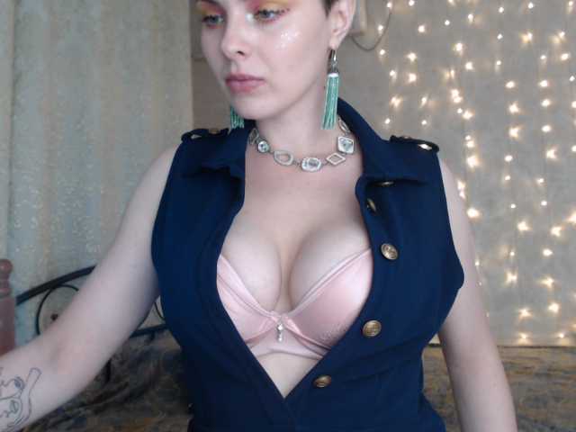 Zrzuty ekranu transmisji AlienKamila