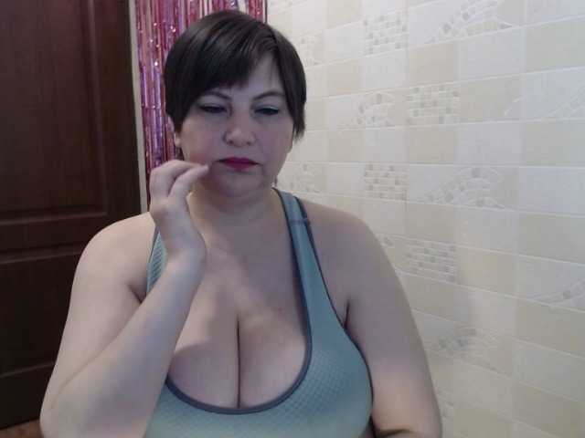 Zdjęcia AlinaGold squirt lovense from 5 tokens