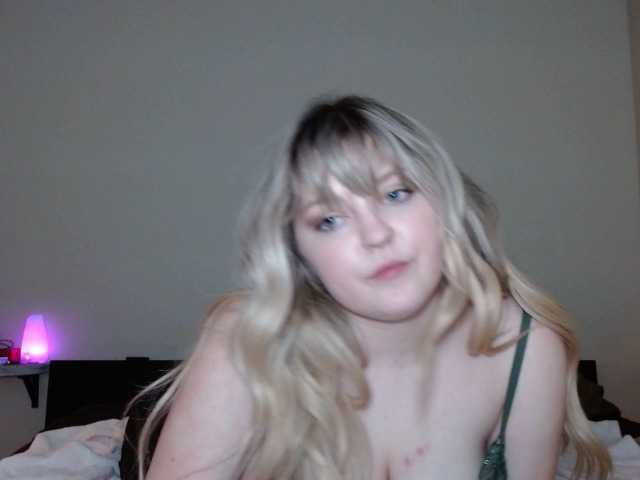 Zdjęcia AlisaSnow Who wants this YOUNG SLUT to call them DADDY! 5000 cum show!