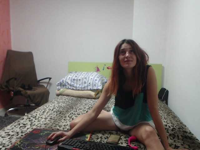 Zrzuty ekranu transmisji alishallovexx