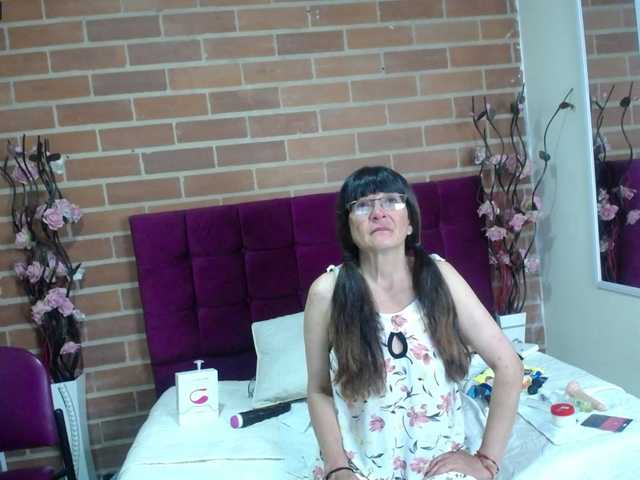 Zdjęcia amanda-mature I'm #mature a little hot, if you have fantasies about older women you can fulfill them with me #hairy #skinny #fingering