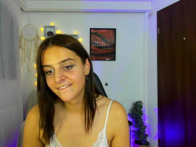 Zdjęcia Amy-Kush Hi !Im a #new and #naughty #teen here. . Join me for some fun