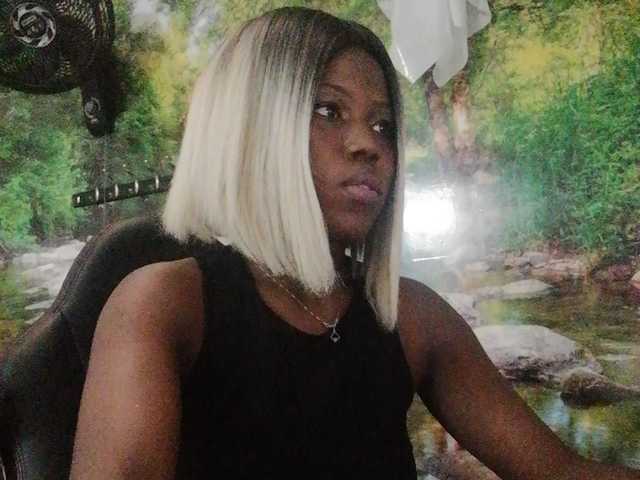 Zrzuty ekranu transmisji AmyBlacks