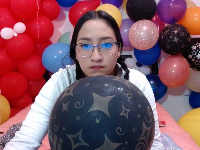 Zdjęcia Andreacute Hello guys welcome to my room, let's play with my balloons, I'm a looner, I have a hairy pussy, #balloons #bush #hairy #control lush or domi