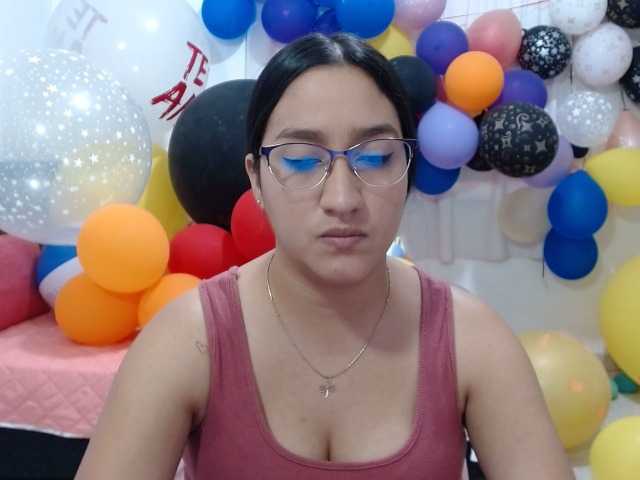 Zdjęcia Andreacute Hello guys welcome to my room, let's play with my balloons, I'm a looner, I have a hairy pussy, #balloons #bush #hairy #control lush or domi