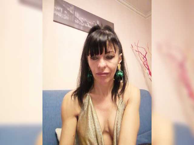 Zdjęcia AngeAuDemon Dear gentlemen, PLEASE don t ask any NAKED show in free chat! Read my profile first. Thank you :) And you can also check my social media :)
