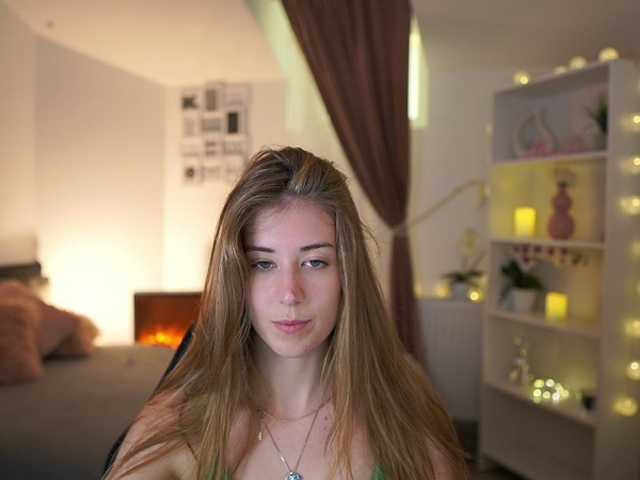 Zrzuty ekranu transmisji AngelaWhite18