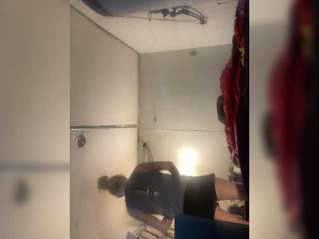 Zdjęcia AngelBaby88 It's a contest week on one platform, so lots of streaming going on! Take me private and rate my show! xoxo