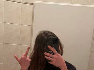 Erotyczny czat wideo anirie_findom