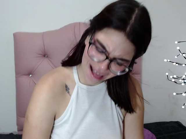 Zrzuty ekranu transmisji canela_love