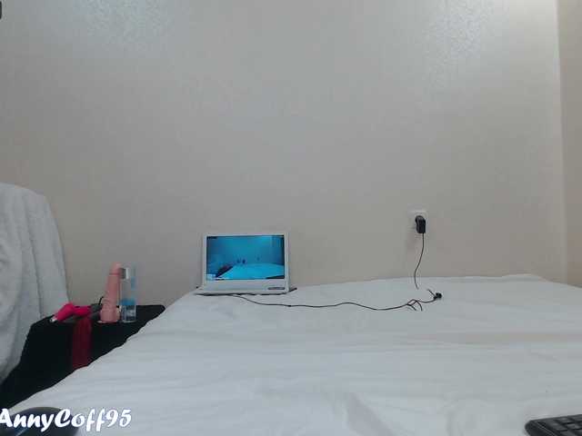 Zrzuty ekranu transmisji AnnyCoff95