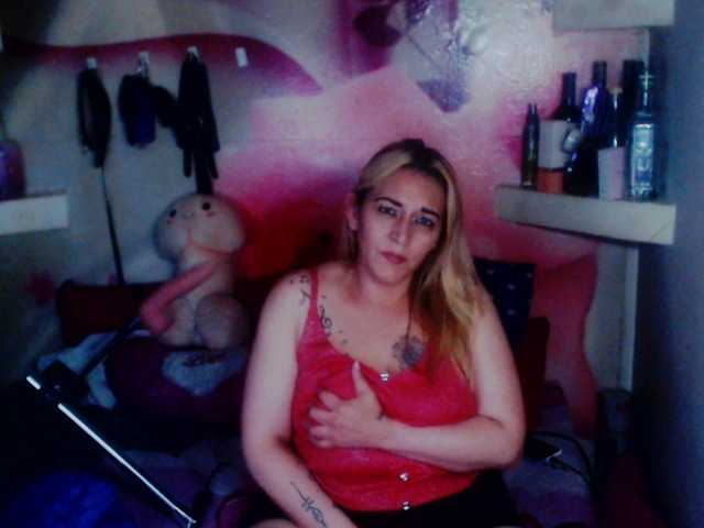 Zdjęcia annysalazar Hello, welcome to my room! : Please, without demands! Pray or ask! First advice! My Lovense is active, I will be very happy if you make my pussy wet even more.