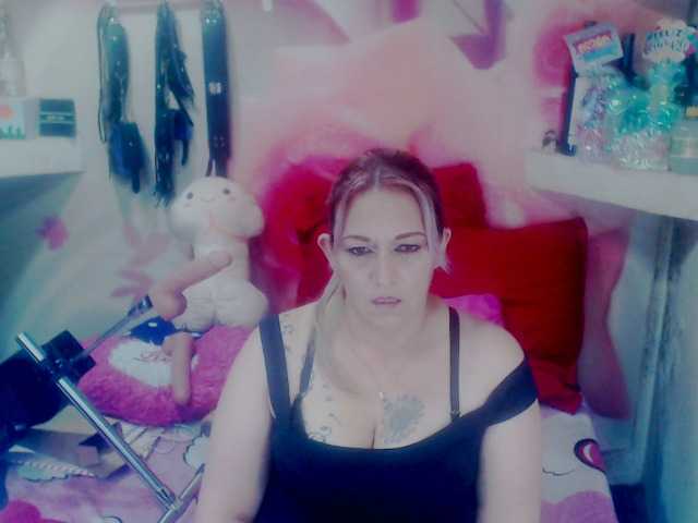 Zdjęcia annysalazar Hello, welcome to my room! : Please, without demands! Pray or ask! First advice! My Lovense is active, I will be very happy if you make my pussy wet even more.