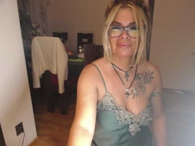 Zdjęcia ArianeSexy Hello! Sexy milf here. TIP ME FOR FOLLOW.