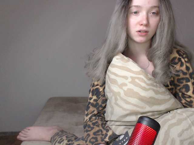Zdjęcia Baby-baby_ Hi my name is Alice I'm 22 I love lovens a lot of 2 tokensyour nickname on my body 222my instagram hellokitty6zlolook at your camera 100 tokens ^^