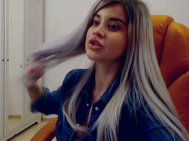 Zrzuty ekranu transmisji AryaJolie