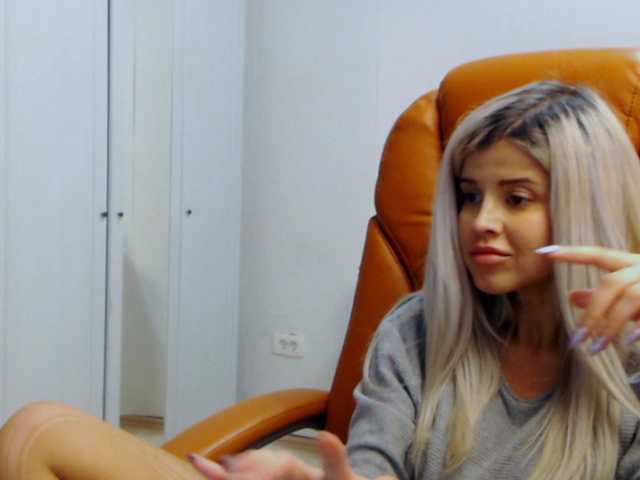 Zrzuty ekranu transmisji AryaJolie