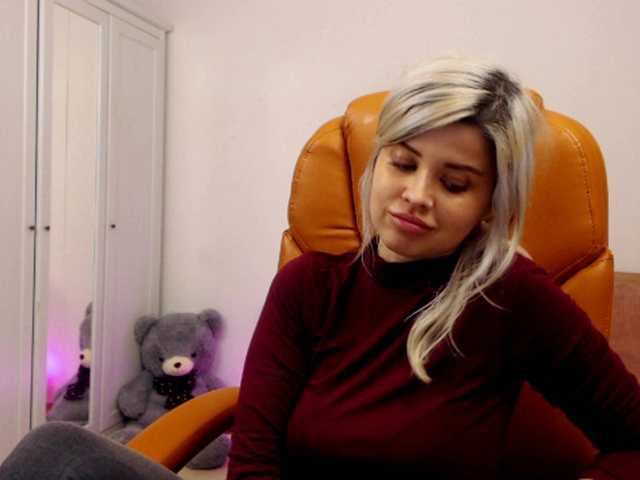 Zrzuty ekranu transmisji AryaJolie