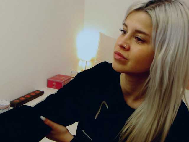 Zrzuty ekranu transmisji AryaJolie